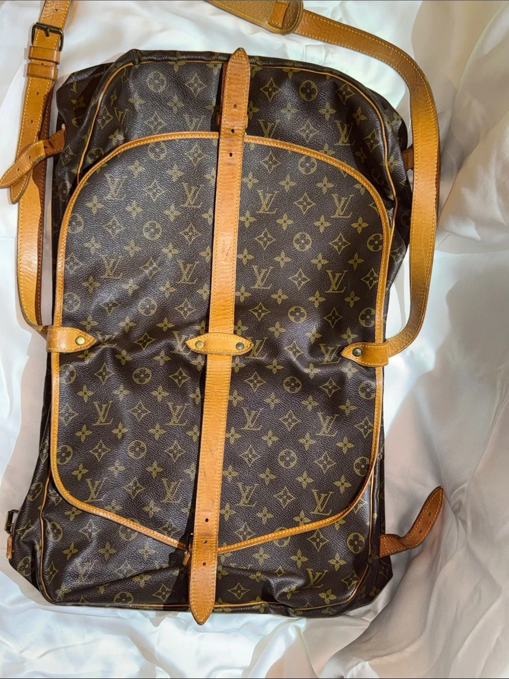 Authentic Louis Vuitton Saumur 35 Monogram Crossbody—excellent vintage condition